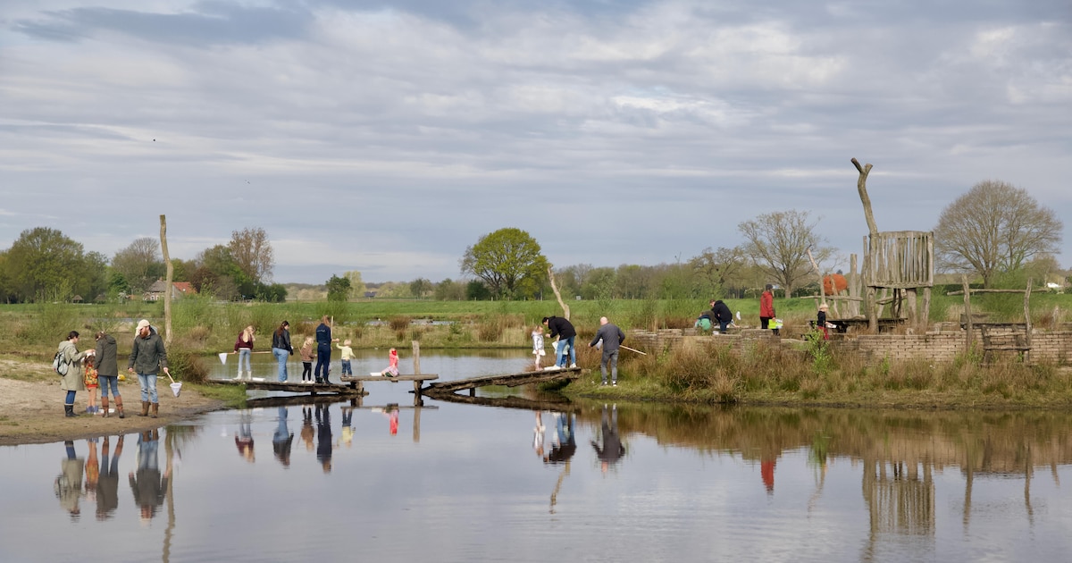 Parfum maken en zandkastelen bouwen in de natuur bij de Ommermars