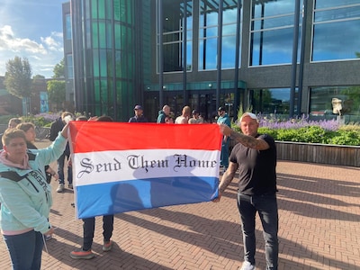 Kritiek op burgemeester bij demonstratie noodopvang in Epe