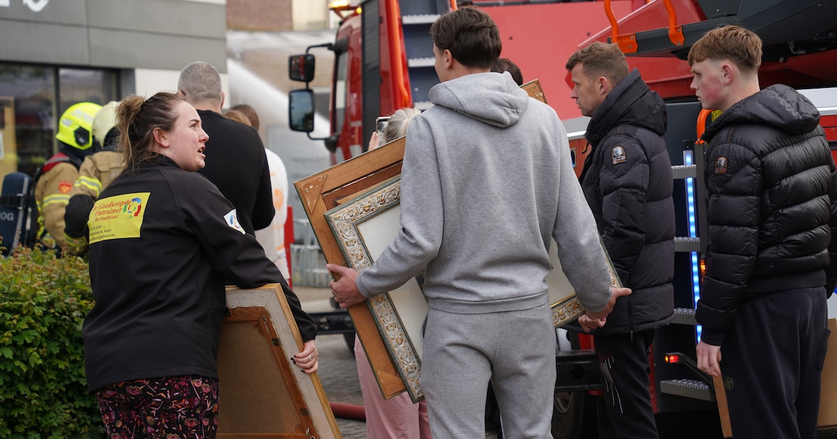 Brandweer probeert kringloop­win­kel Deventer te redden: ‘Het is verschrikkelijk’