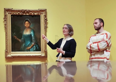 Unieke ontdekking: moeder en zoon uit Zwolle achterhalen wie vrouw op dit schilderij in Canada is