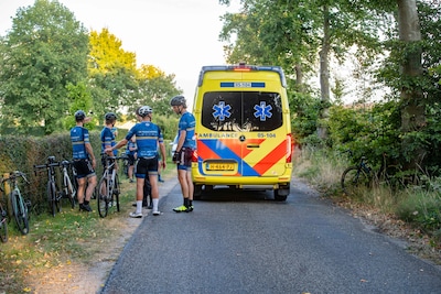 Boosheid bij wielerclub Lochem na zware aanrijding: ‘Die klap ging door merg en been’