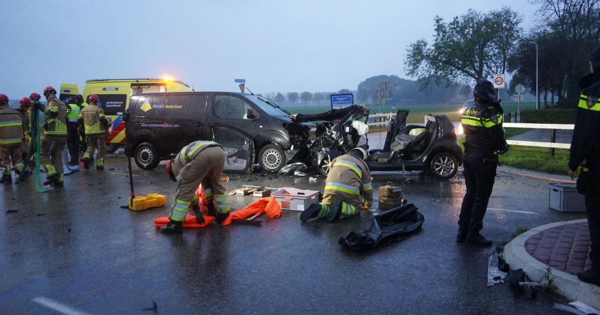 Twee gewonden bij zware crash in Hasselt: N377 afgesloten