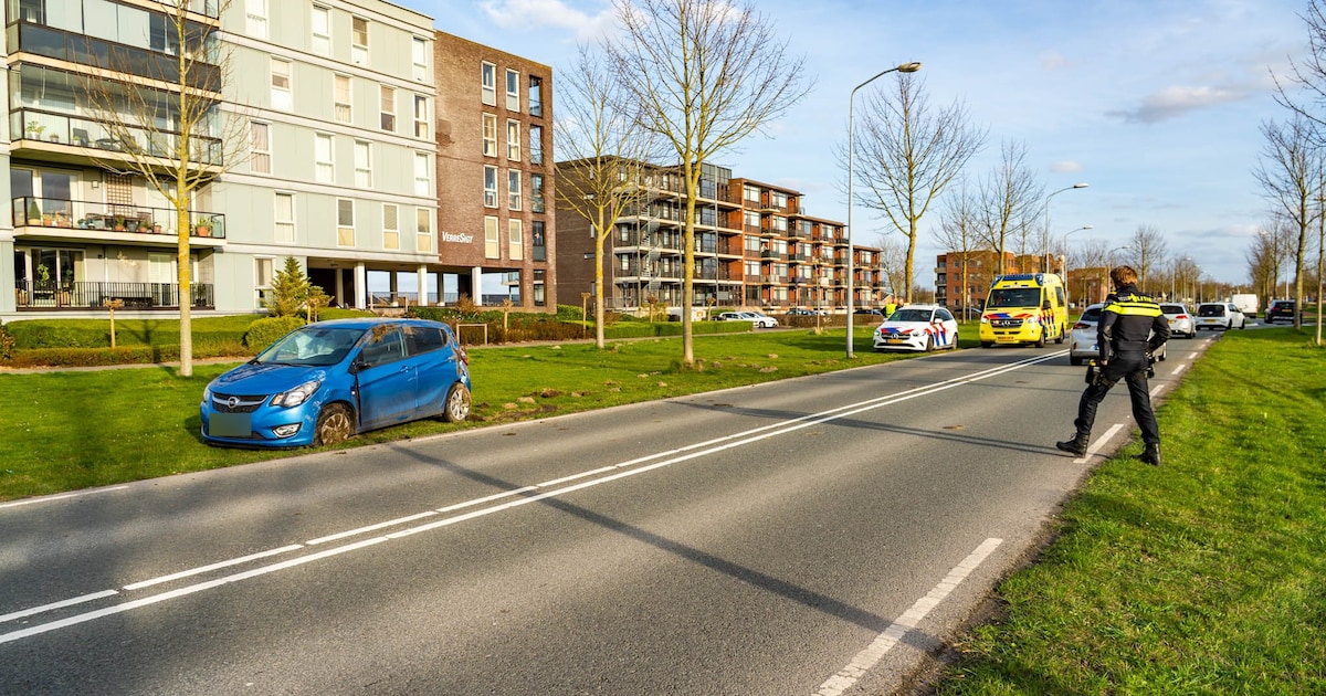 Auto belandt op zijkant bij ongeval in Zeewolde