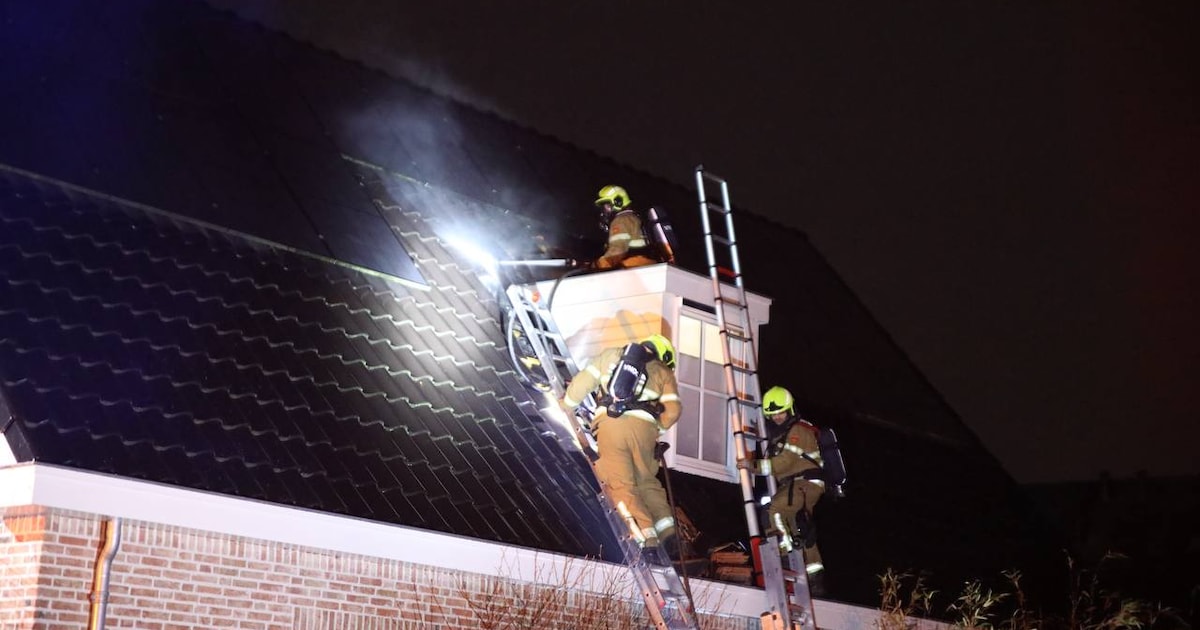 Brand onder dak in Eerbeek snel geblust: persoon nagekeken