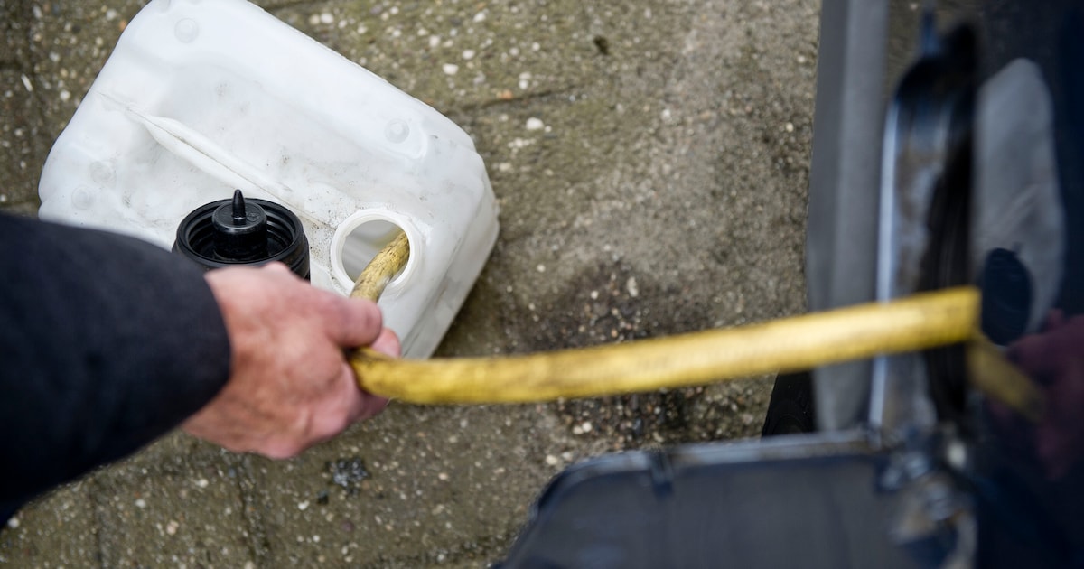 Politie betrapt dieseldieven in Ommen, agent bespoten met pepperspray: ‘Nederland is gastvrij, maar 