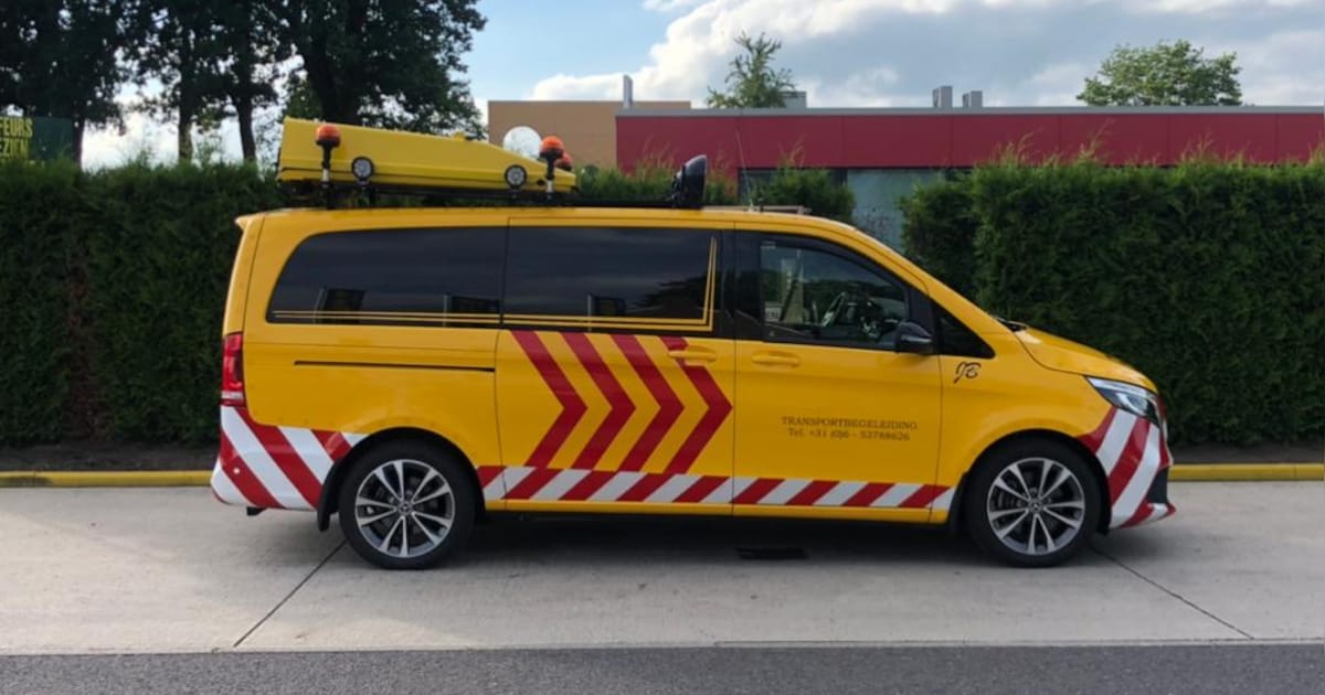 Politie verwacht voorbeeldfunctie, maar haalt bestuurder (50) met bijzondere bus van de weg: ‘Uitzon