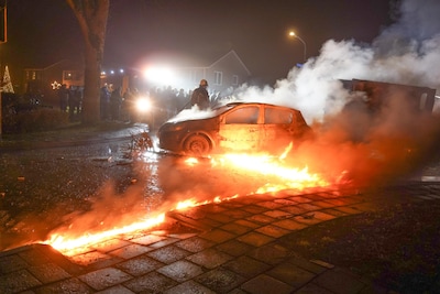 Vier verdachten opgepakt bij Smilde voor mogelijke brandstichting met jerrycans vol brandstof
