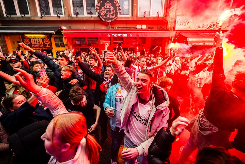 PSV is kampioen! Feest in Eindhoven barst los na gelijkspel van Feyenoord |  Sport | De Stentor.nl