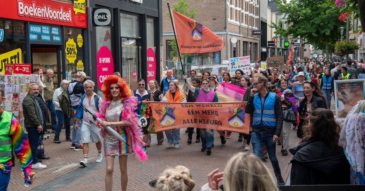Eerste Pridewalk door Apeldoorn: ‘We willen ons niet meer verbergen’