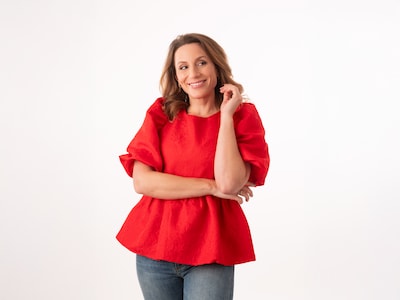 Fien is 1,57 meter en zoekt een bezem die bij haar lengte past: door deze fijne ijzerwinkel besluit 