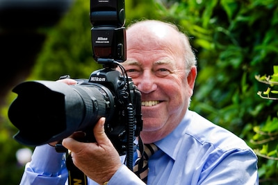 ‘Hooggeëerd publiek’, klinkt het op de uitvaart van persfotograaf Jan Drost (83) uit Zwolle