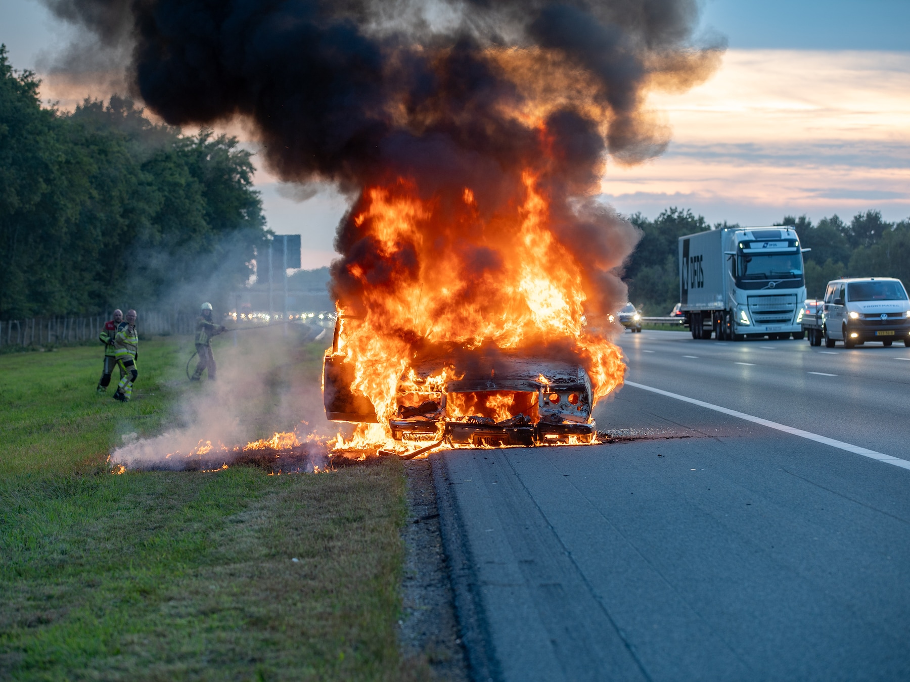 Oude Buick op weg naar bruiloft gaat op in vlammen bij Bathmen