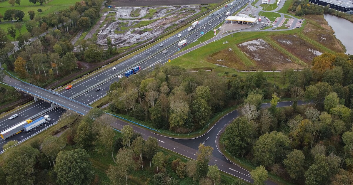 Slachtafval op A28 zorgt voor file bij knooppunt Lankhorst richting Zwolle
