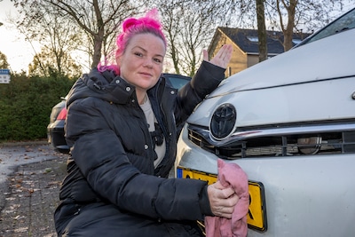 Marije rijdt nu in een ‘Toyota zonder logo’ en ze is in haar buurt niet de enige