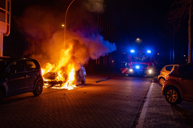 Auto nummer negen die dit jaar in Deventer opgaat in vlammen.