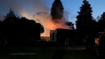 Brand bij zeilmakerij: brandweer voorkomt dat vuur overslaat