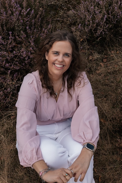 ‘Ultra-positivo’ Esmee (24) viert het leven tot haar laatste dag: ‘Ze bleef kijken naar wat nog wél 