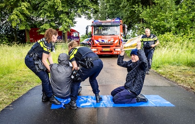 Weilanden bij Vaassen veranderen in één groot terrein vol hulpdiensten: dit is er te zien