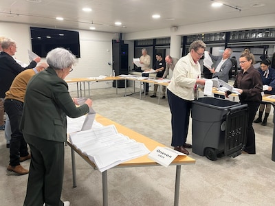 Wie pakt de winst in Apeldoorn? • Opkomstpercentage ruim 52 procent