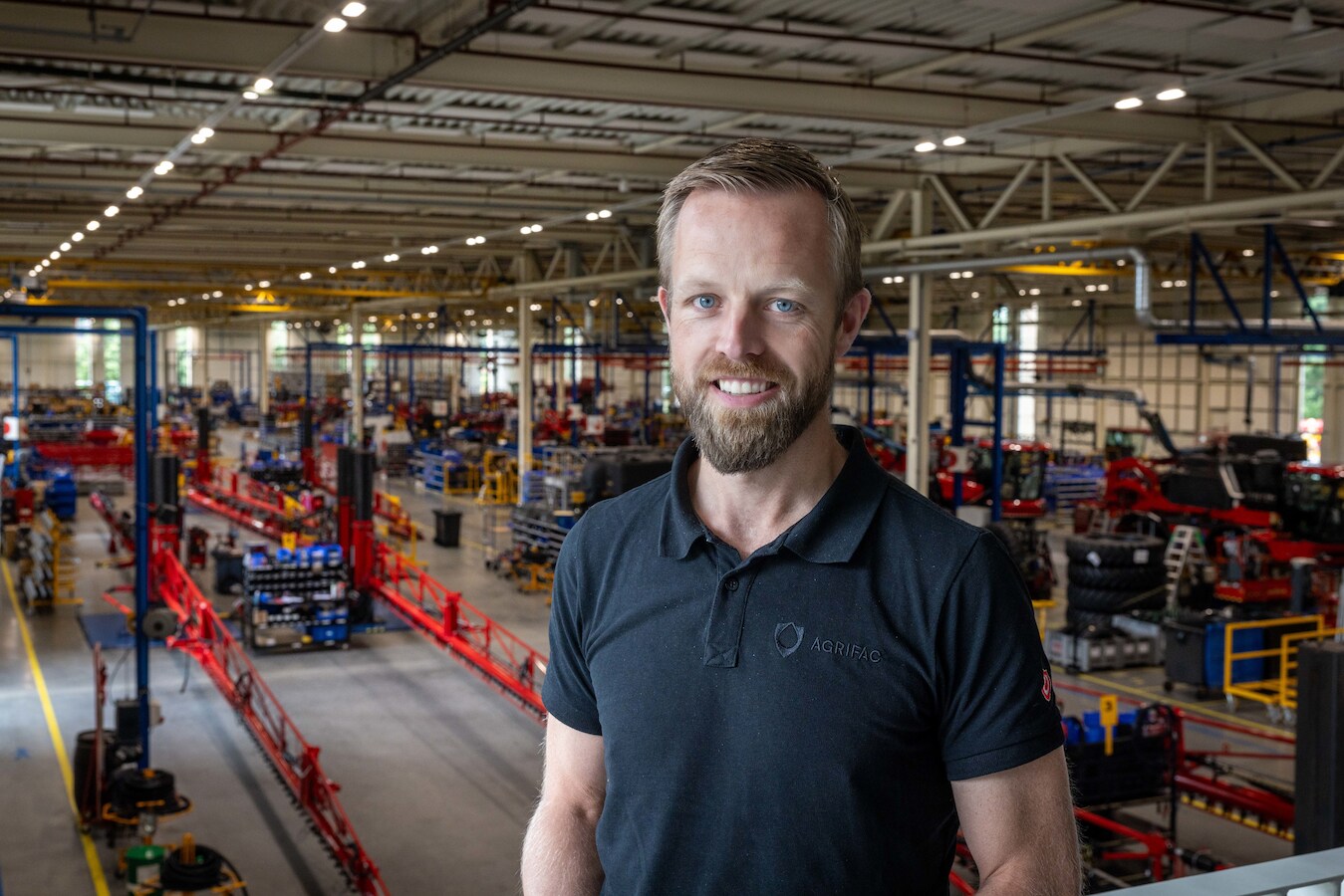 Over de hele wereld zie je de enorme machines van dit bedrijf uit ...