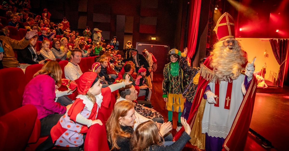 Sinterklaas brengt bezoek aan theater de Speeldoos in Baarn