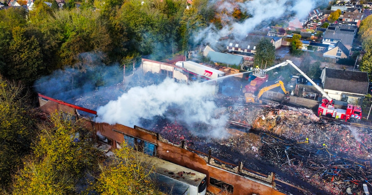 Zee van scherven in Apeldoornse buurt na verwoestende brand: ‘Overal ligt troep’