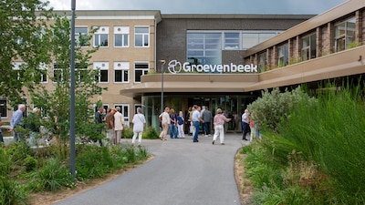 Groevenbeek College Ermelo heeft ‘barakken’ niet meer nodig door vernieuwd schoolgebouw: zo ziet dat