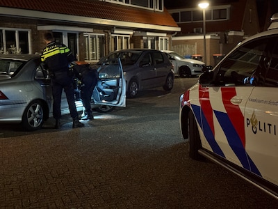 Melding over diefstal van kentekenplaten bezorgt politie in Amersfoort een mooie vangst én twee aanh