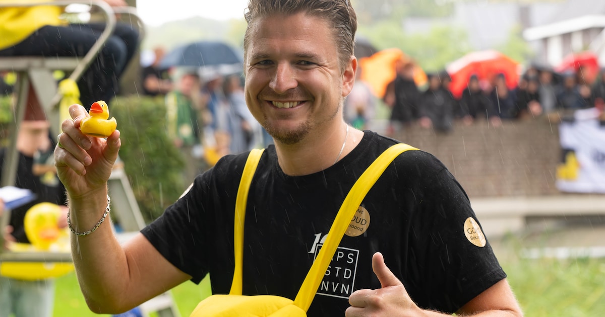 Café bemoeit zich met badeendenrace en wint pardoes zelf de hoofdprijs: ‘Doorgestoken eend’