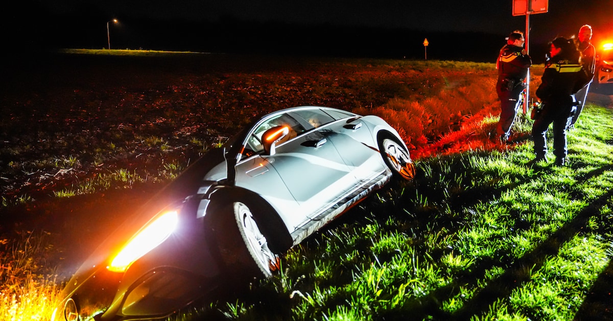 Auto in sloot aangetroffen in Erica: bestuurder spoorloos