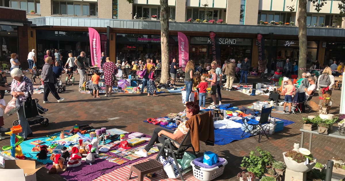 Kleedjesmarkt door en voor kinderen in Colmschate