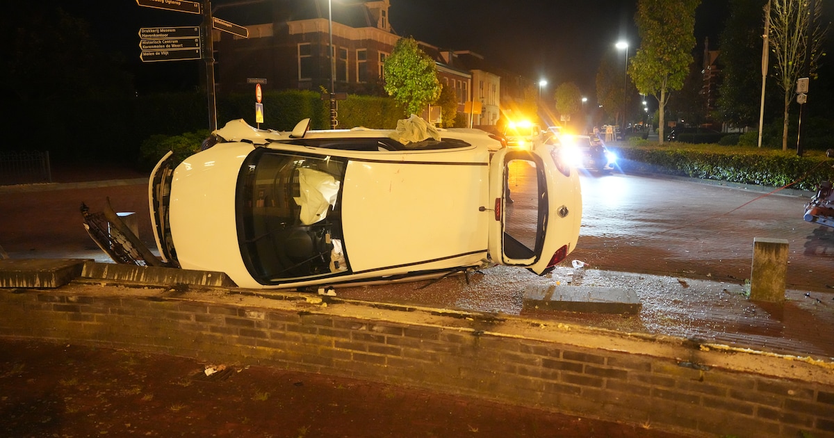 Auto zwaar beschadigd bij eenzijdig ongeval in Meppel: chauffeur opgepakt voor rijden onder invloed