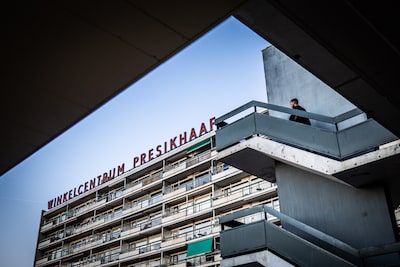 Man die zichzelf in brand wilde steken in winkelcentrum Presikhaaf moet naar een kliniek