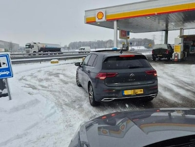 Haast en sneeuw geen goede combi: auto raast met 137 per uur over de A28