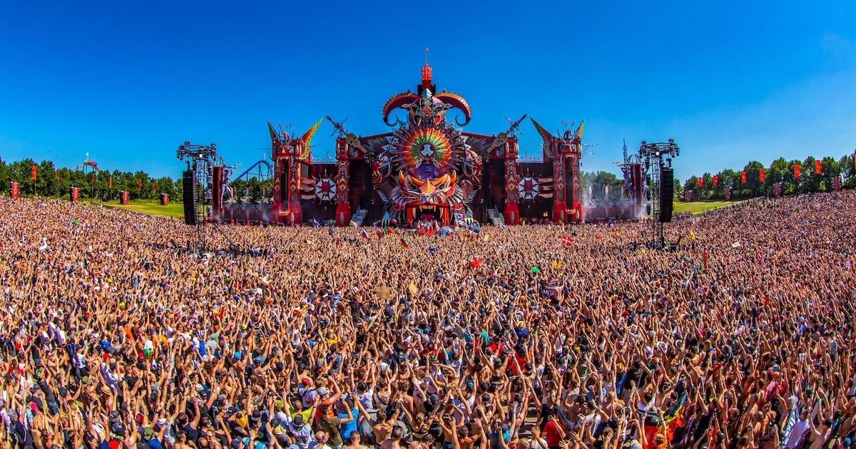 Onrust bij Defqon na vroegtijdige beëindiging vanwege extreme hitte, politie massaal aanwezig