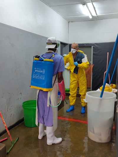 Oud-Hengeloër Ronald strijdt in Congo tegen ebola, dat zich sneller verspreidt dan ooit