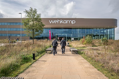 Na jaren van verlies en inkrimping nu applaus bij personeel in Zwolle: Wehkamp weer in Nederlandse handen