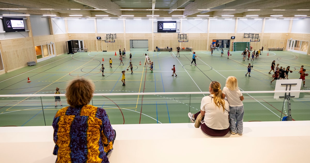 Sportverenigingen hadden eerste training in nieuwe sportcentrum Borne (en zo zag dat eruit)