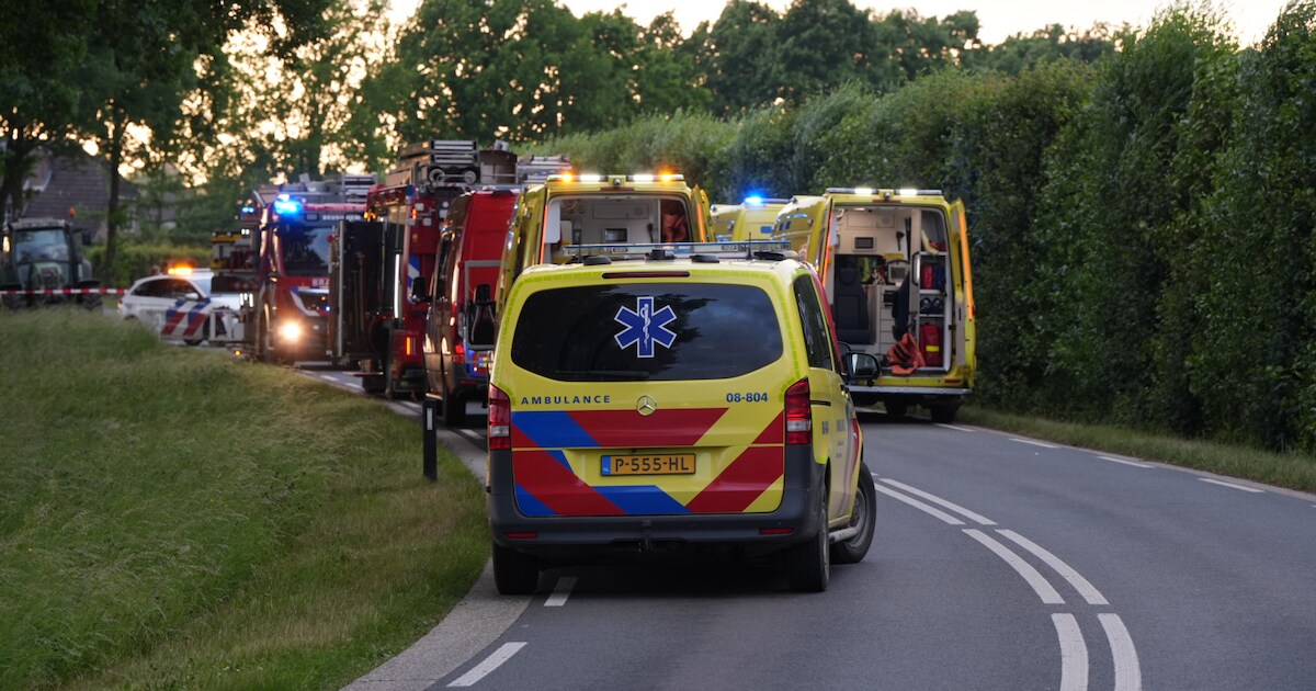 Dode en twee zwaargewonden bij ernstig ongeluk Buren, N834 nog uren afgesloten