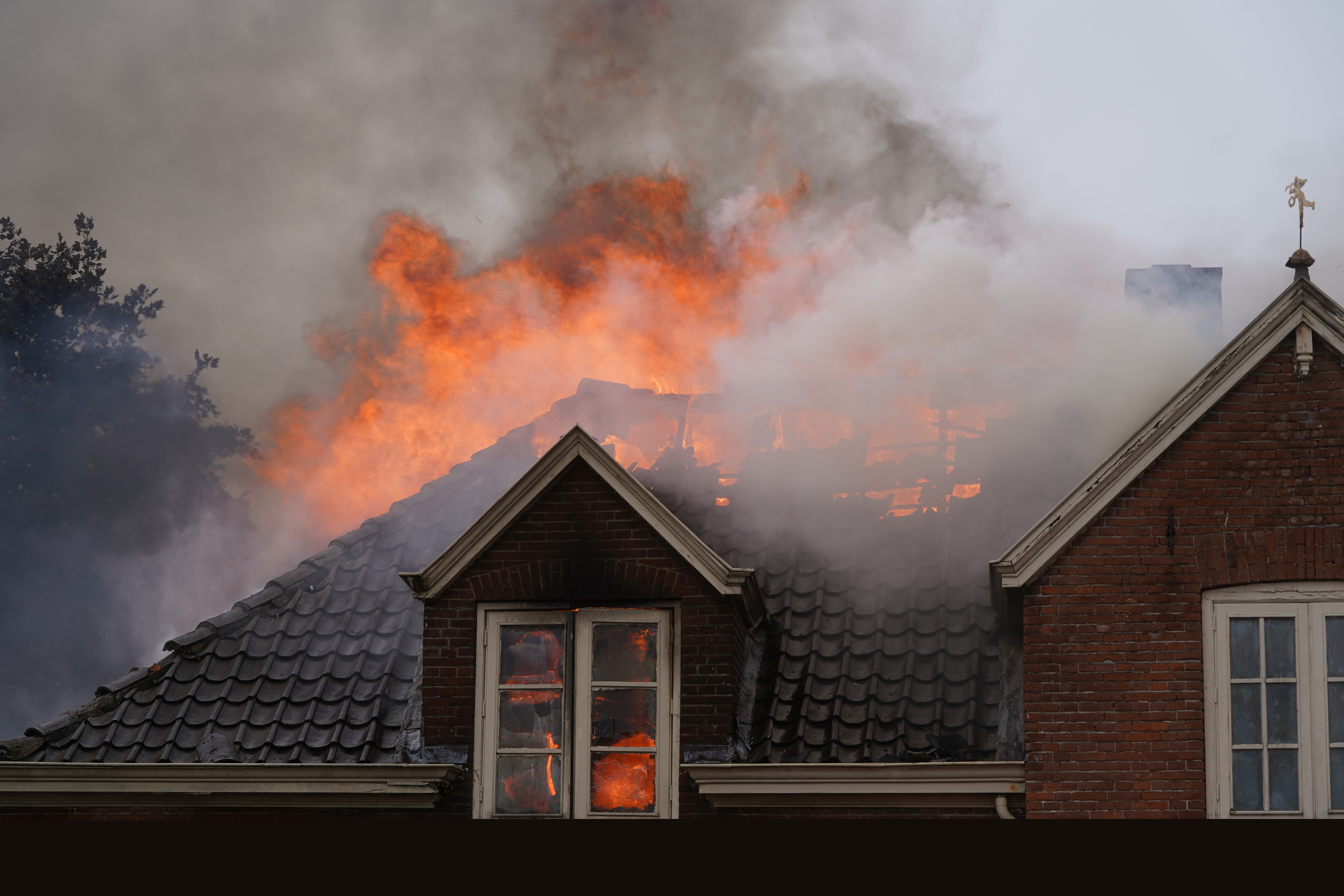 Politie gaat onderzoek doen na brand in leegstaand restaurant Epse, pand grotendeels ingestort