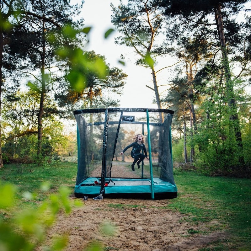 Door de gestegen prijs van containervervoer is de verwachting dat artikelen die veel ruimte in beslag nemen, zoals trampolines, volgend jaar flink duurder worden.