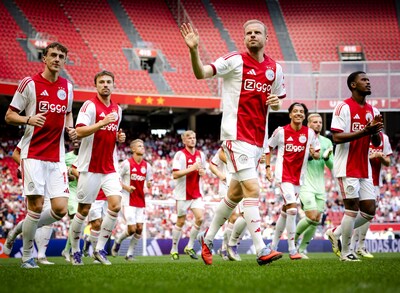 Duizenden Ajax-fans bezoeken Open Dag, begeerde Jorrel Hato ‘gewoon’ op het veld