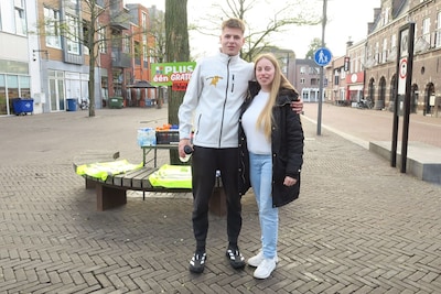 Almelose Casper rent 6100 euro bij elkaar om zijn zieke zus te helpen