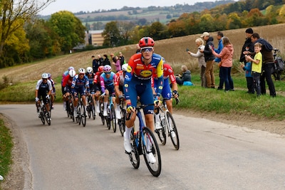 LIVE Tour of Holland | Derde etappe definitief geannuleerd door kudde overstekende koeien