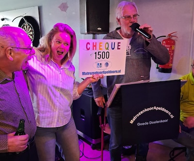 Dit stuurden jullie in: Matrozenkoor Apeldoorn reikt cheque uit aan De Klup • Shaolin Tigers brengt 