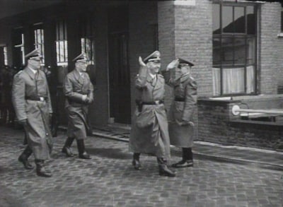 Bijna duizend reacties op documentaire over oorlog: één tip leidt vader en zoon naar bijzondere beel