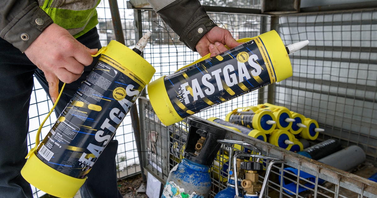 Rachid (22) en Justin (26) verkopen 2700 lachgasflessen, dan volgt deze rekening: ‘We hielden amper 