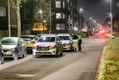 Conflict tussen buren escaleert volledig: buurman slaat vrouw met honkbalknuppel en steekt man met mes