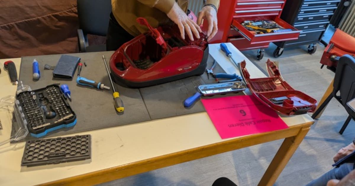 Repair Café Hardenberg helpt ook deze zomer bij kapotte spullen