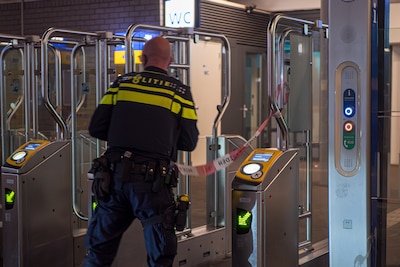 Woordenwisseling ontaardt in steekpartij op station Almere Buiten